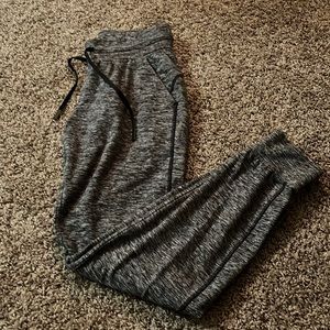 Like new! Lululemon joggers